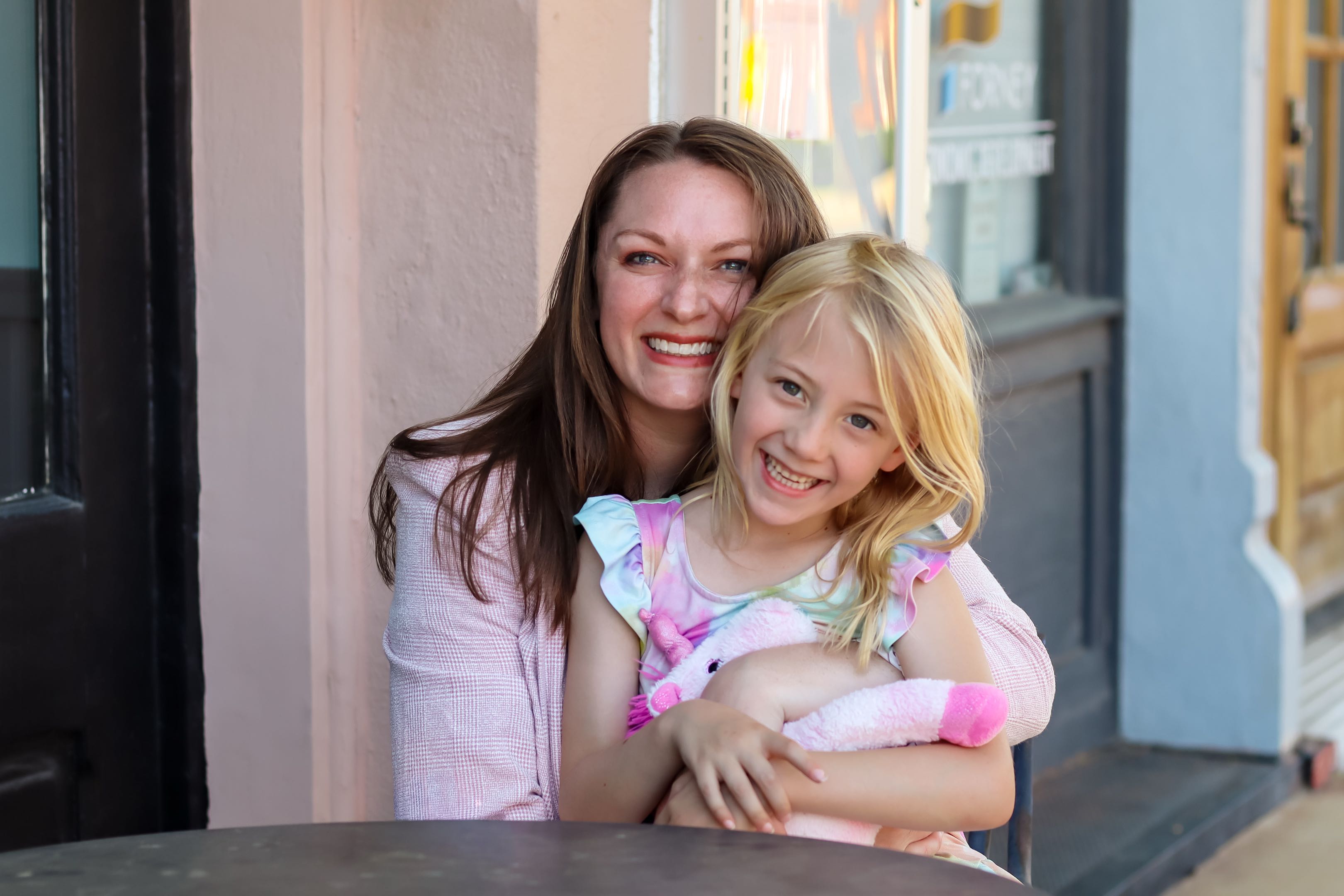 Chelsey Hockett smiling and standing outside with her daughter